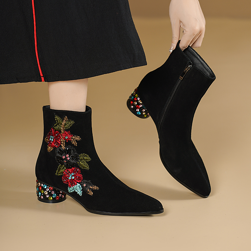Bohemian Black Cow Suede Ankle - đánh giá và giá Embroidery Flower