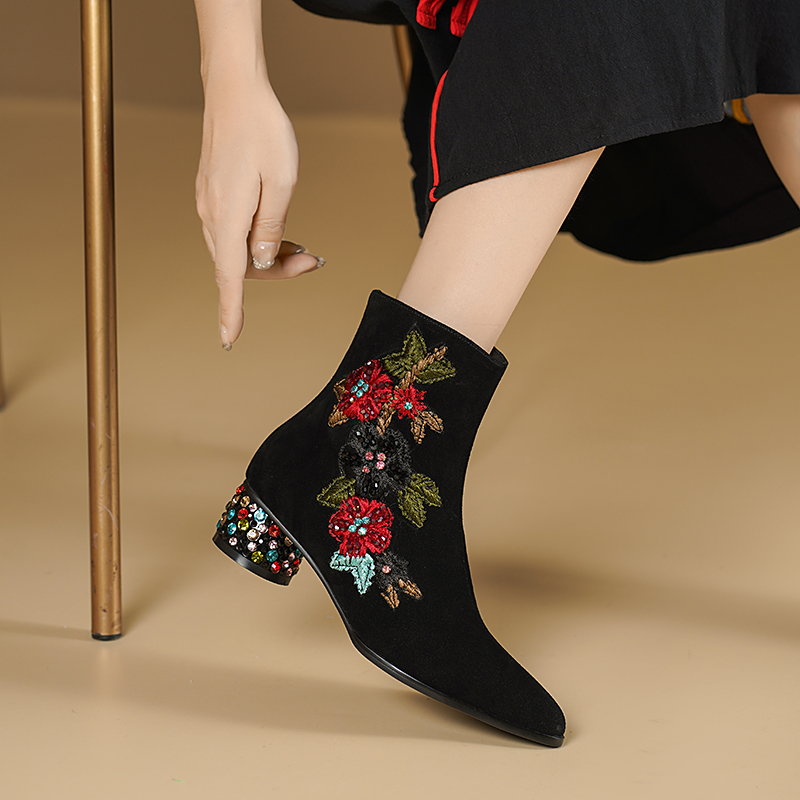 Bohemian Black Cow Suede Ankle - đánh giá và giá Embroidery Flower