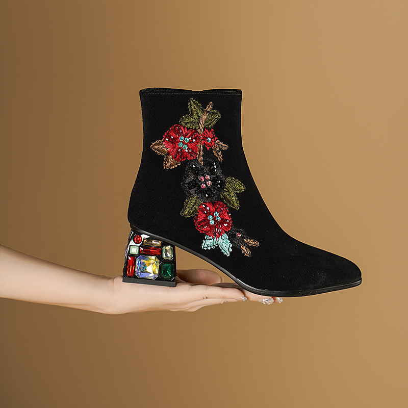 Bohemian Black Cow Suede Ankle - đánh giá và giá Embroidery Flower